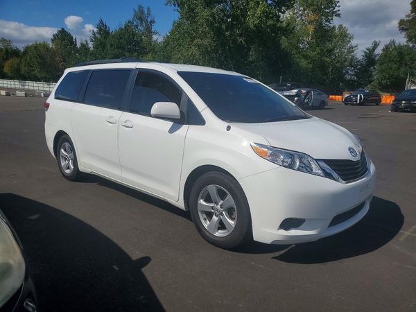 2012 TOYOTA SIENNA