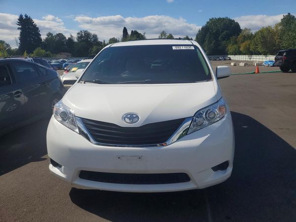 2012 TOYOTA SIENNA