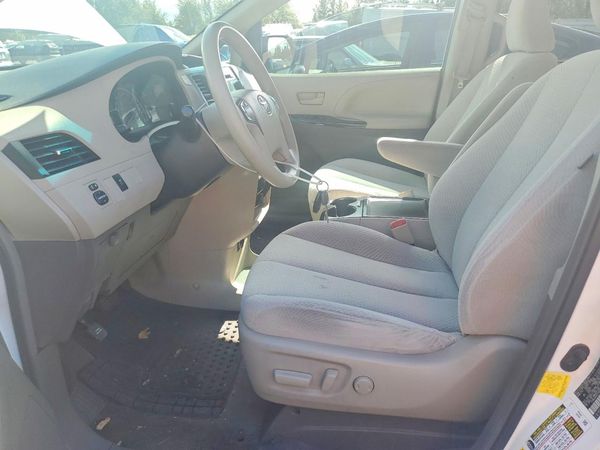 2012 TOYOTA SIENNA