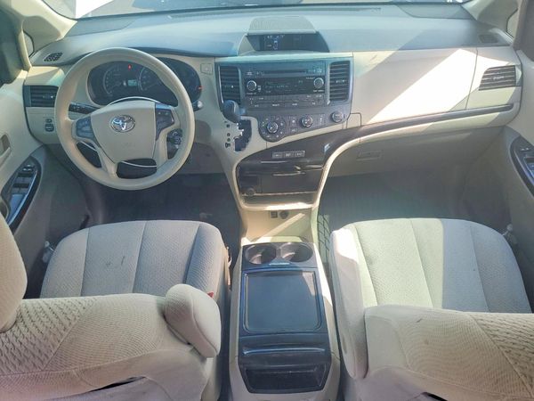 2012 TOYOTA SIENNA