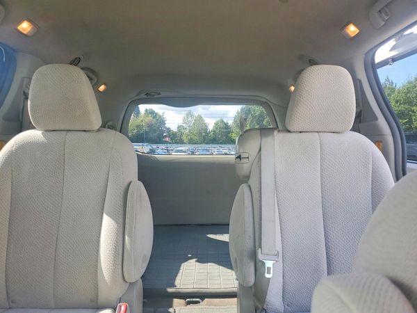 2012 TOYOTA SIENNA