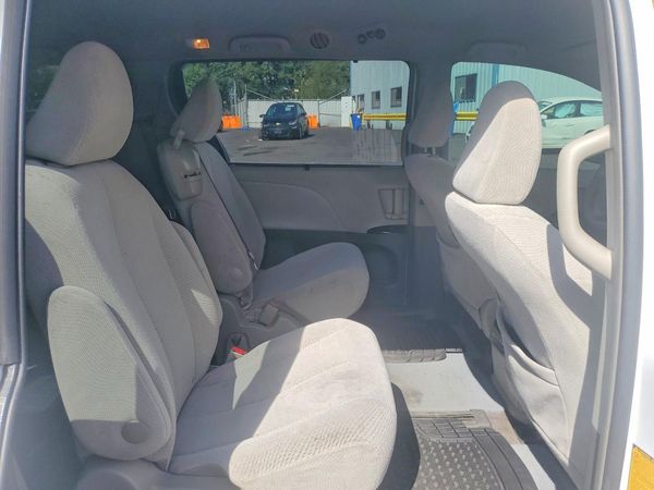 2012 TOYOTA SIENNA