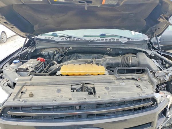 2018 FORD F150 — Engine bay