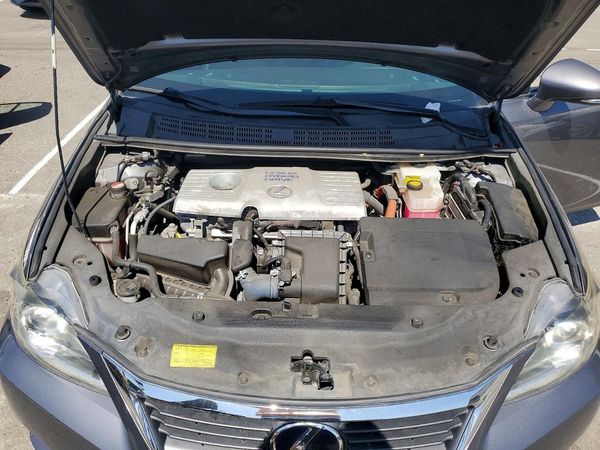 2014 LEXUS CT — Engine bay