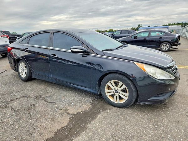 2014 HYUNDAI SONATA GLS/ GLS Popular — Passenger 3/4