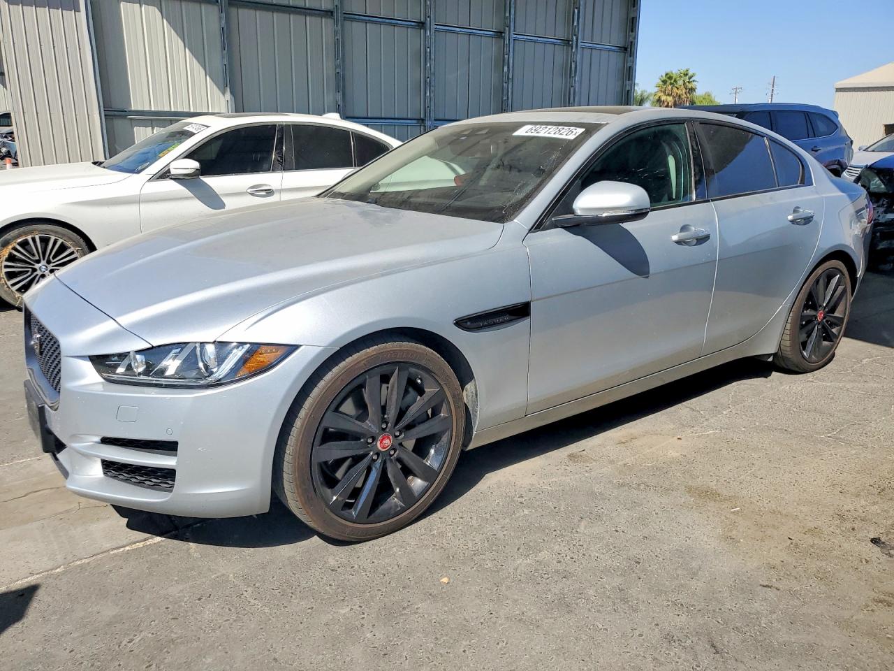 2017 JAGUAR XE Prestige — Front 3/4