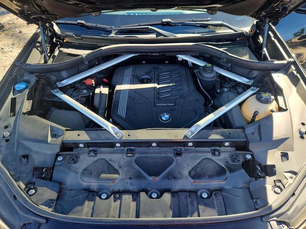 2020 BMW X5 xDrive40i — Engine bay