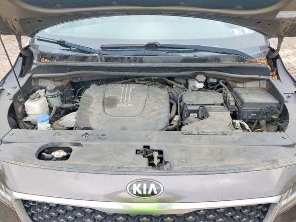 2016 KIA SEDONA — Engine bay