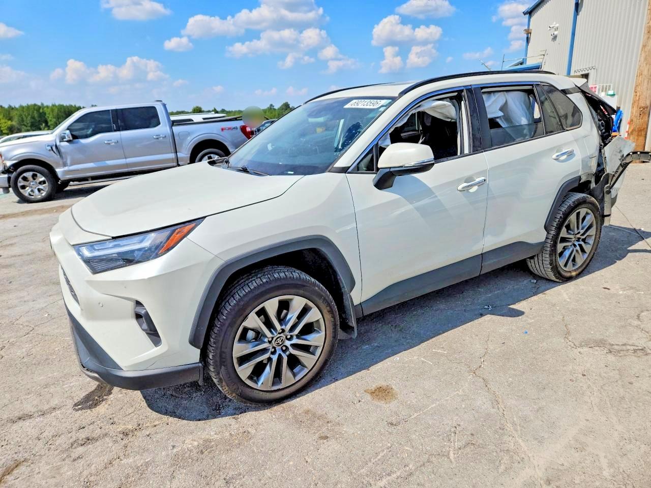 2022 TOYOTA RAV4 — Front 3/4