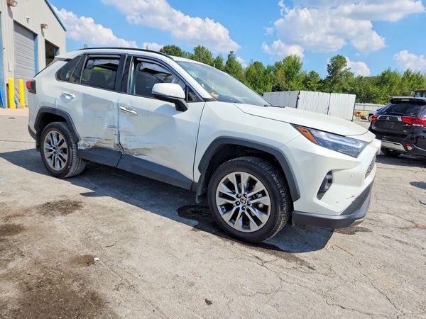 2022 TOYOTA RAV4 — Passenger 3/4