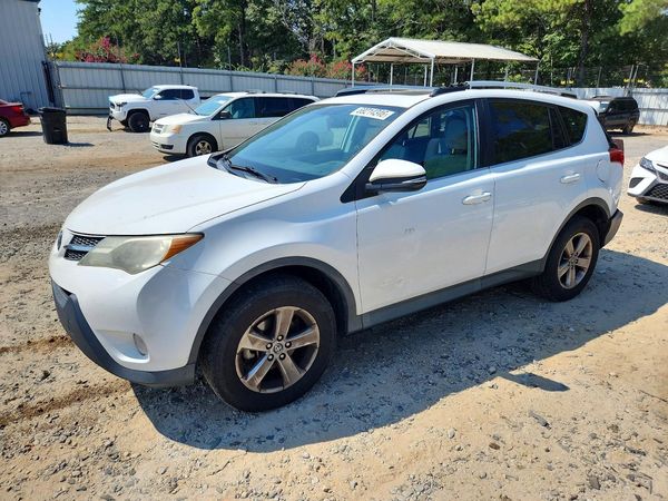 2015 TOYOTA RAV4 — Front 3/4