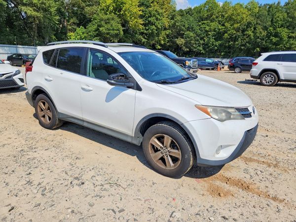 2015 TOYOTA RAV4 — Passenger 3/4