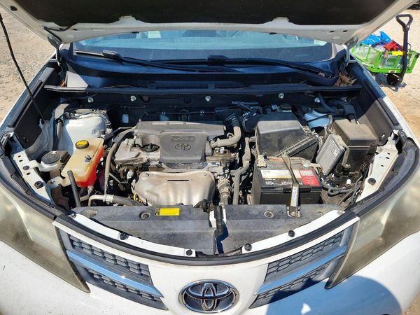 2015 TOYOTA RAV4 — Engine bay