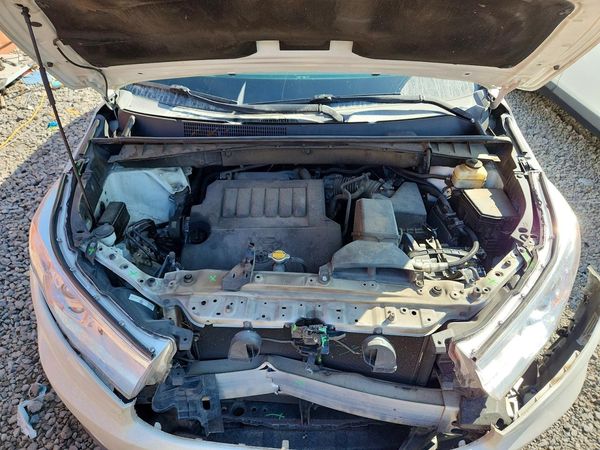 2015 TOYOTA HIGHLANDER Base/Hybrid — Engine bay