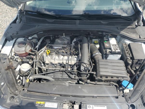 2019 VOLKSWAGEN JETTA S — Engine bay