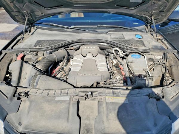 2014 AUDI A7 — Engine bay