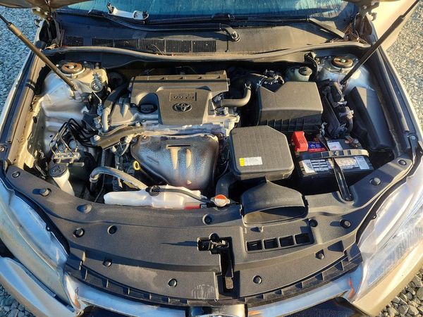 2016 TOYOTA CAMRY — Engine bay