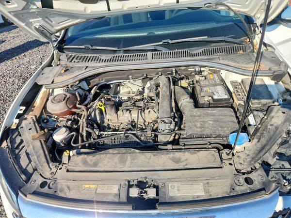 2019 VOLKSWAGEN JETTA — Engine bay