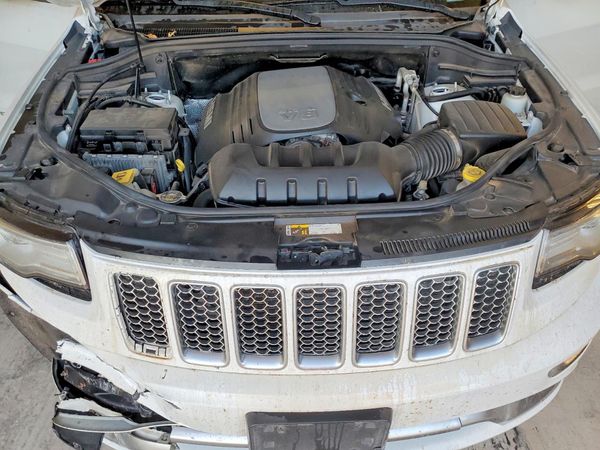 2015 JEEP GRAND CHEROKEE — Engine bay