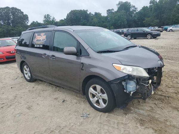 2015 TOYOTA SIENNA