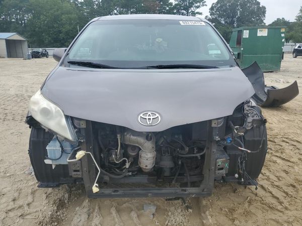 2015 TOYOTA SIENNA