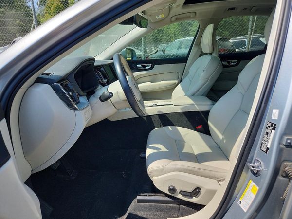 2018 VOLVO XC60 Momentum — DENT