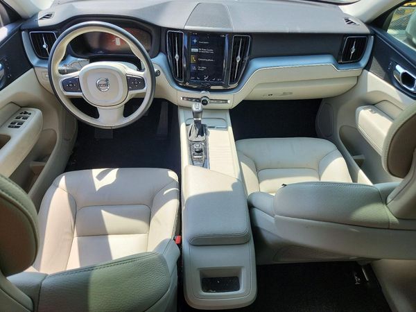 2018 VOLVO XC60 Momentum — CKPT