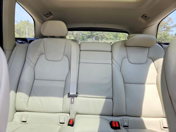 2018 VOLVO XC60 Momentum — SUVN