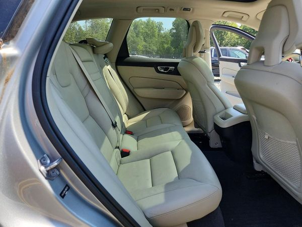 2018 VOLVO XC60 Momentum — PSRS