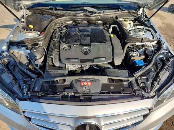 2016 MERCEDES-BENZ E — Engine bay