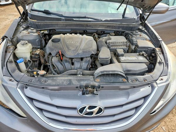 2012 HYUNDAI SONATA — Engine bay