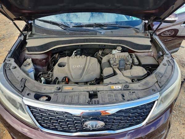2014 KIA SORENTO Base/ LX — Engine bay