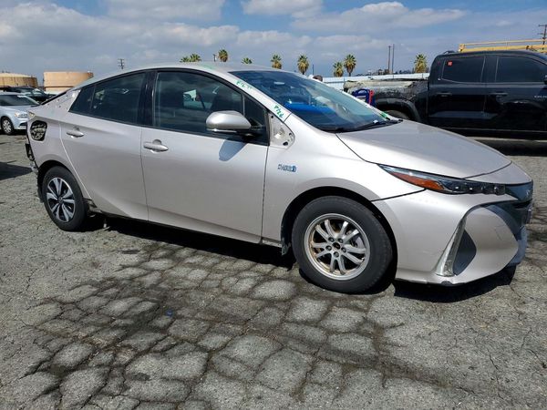 2018 TOYOTA PRIUS Plus/Premium/Advanced — Passenger 3/4