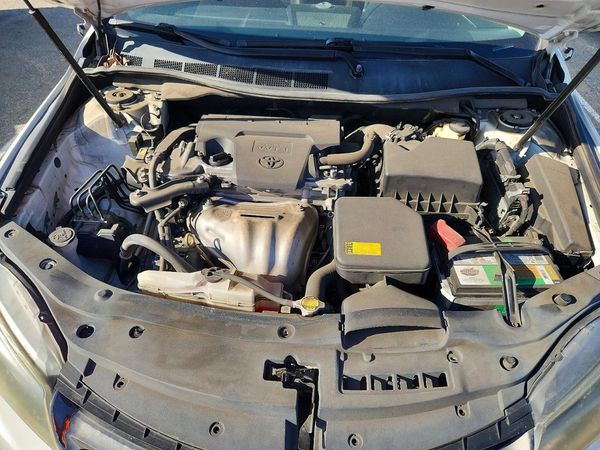 2015 TOYOTA CAMRY — Engine bay