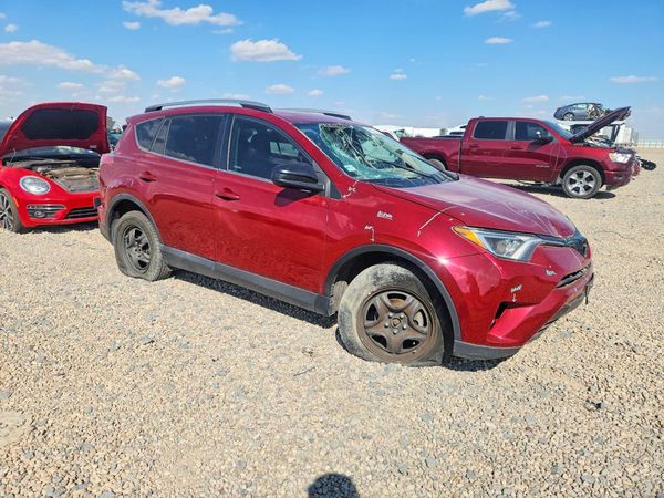 2018 TOYOTA RAV4 — Passenger 3/4