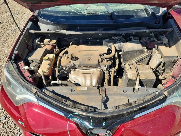 2018 TOYOTA RAV4 — Engine bay