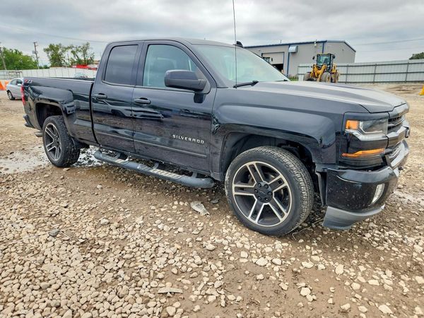 2018 CHEVROLET SILVERADO LT — Passenger 3/4