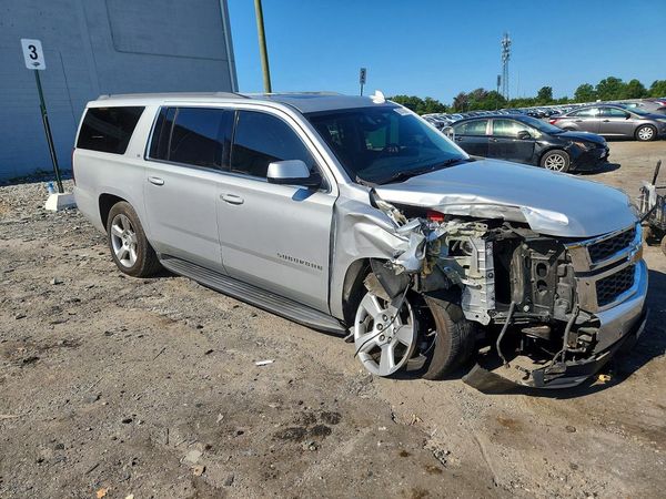 2016 CHEVROLET SUBURBAN LT — Passenger 3/4