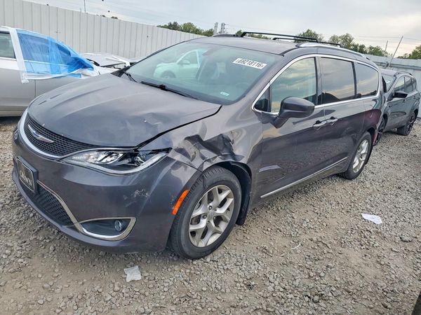 2018 CHRYSLER PACIFICA — Front 3/4