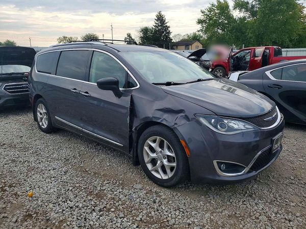 2018 CHRYSLER PACIFICA — Passenger 3/4