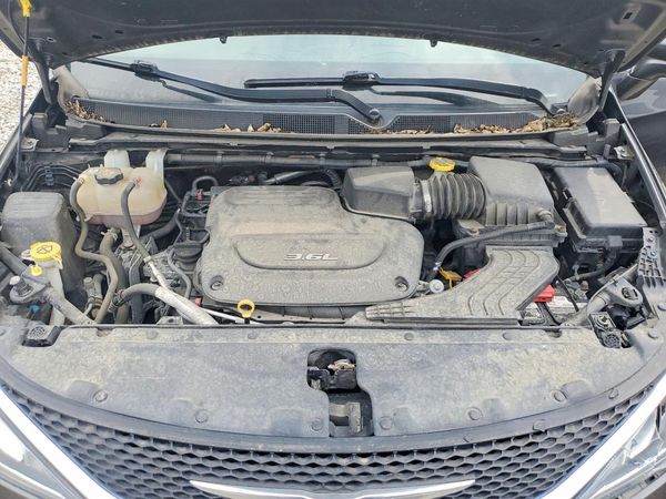 2018 CHRYSLER PACIFICA — Engine bay
