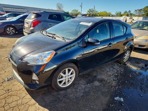 2014 TOYOTA PRIUS — DSFA — Front 3/4