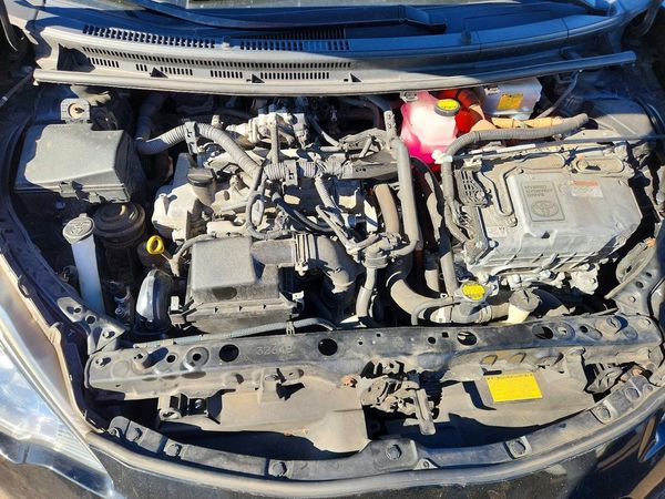2014 TOYOTA PRIUS — Engine bay
