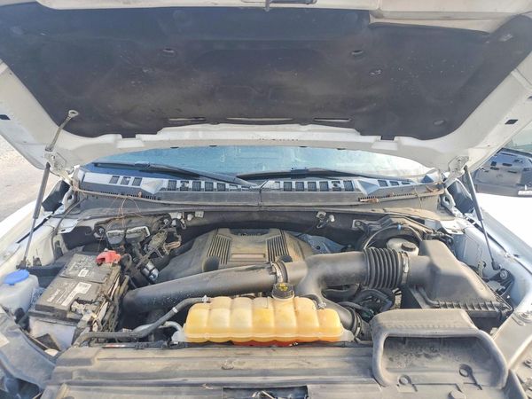 2018 FORD F150 — Engine bay