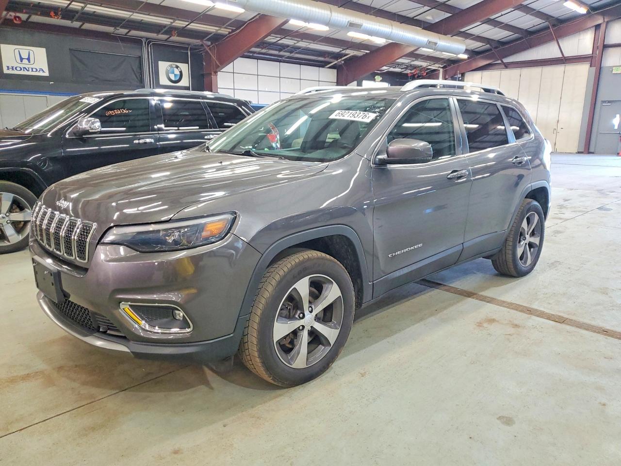 2019 JEEP CHEROKEE — Front 3/4