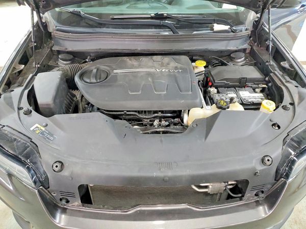 2019 JEEP CHEROKEE — Engine bay