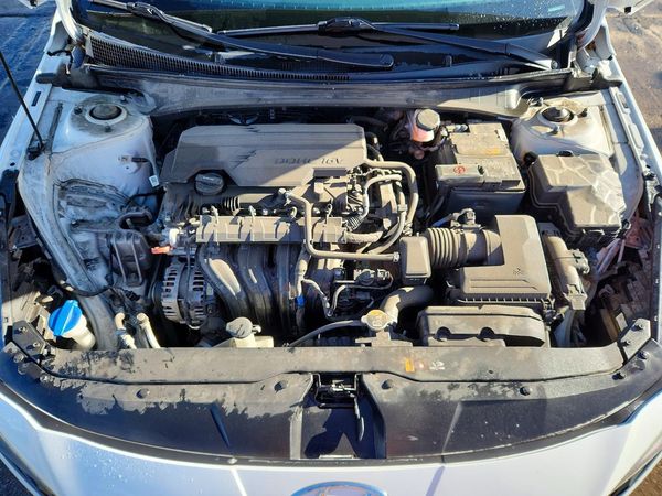2021 HYUNDAI ELANTRA — Engine bay