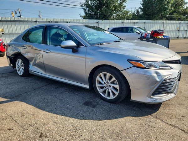 2022 TOYOTA CAMRY LE — Passenger 3/4