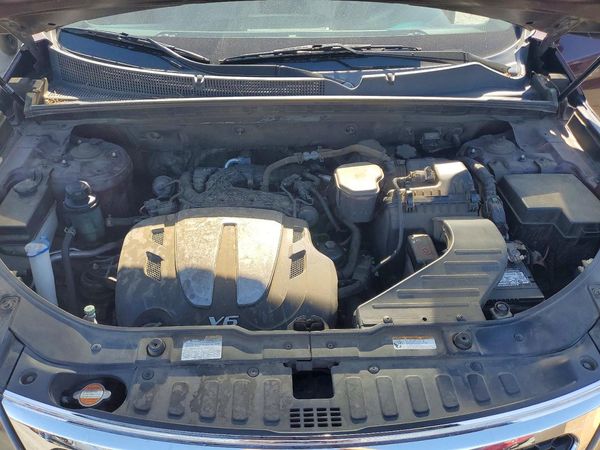 2013 KIA SORENTO EX — Engine bay