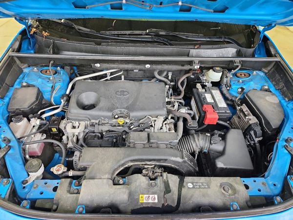 2019 TOYOTA RAV4 XLE / XLE Premium 4WD — Engine bay